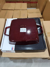 STAUB SQUARE GRILL PAN shown from another angle (Cookware)