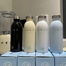 SMEG Insulated Bottle shown from another angle (Food Storage Containers)